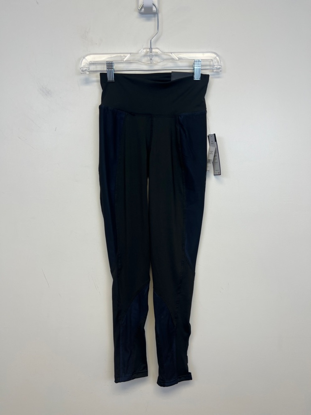 BCBGMaxAzria Women's Black workout Leggings Blue Accent Cut Out Ankle Design XS